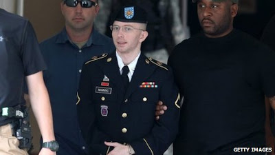 Bradley Manning é culpado de espionagem no caso Wikileaks