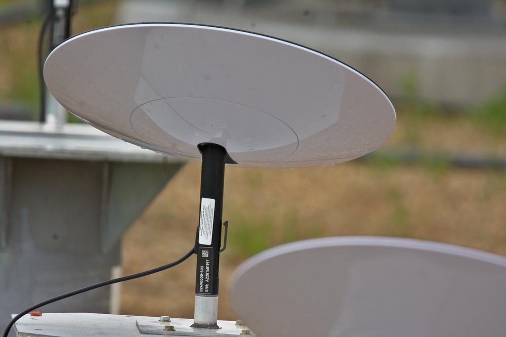 Starlink user terminal prototype ‘UFO on a stick revealed in photos’ da SpaceX